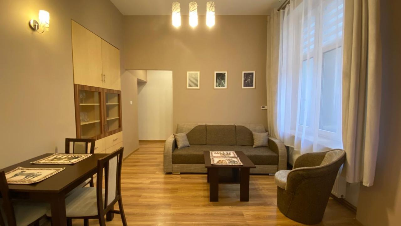 Lublinbnb - Exclusive Family Apartment ------ In The Heart Of Lublin -------------------------------- Bedroom & Living Room & Kitchen Zewnętrze zdjęcie